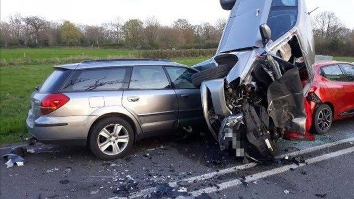 Một vụ tai nạn giao thông ở Anh. Ảnh: Surrey Live.