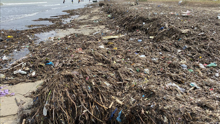 [Ảnh] Hơn 500 tấn rác dạt vào bãi biển Đà Nẵng - Ảnh 8.