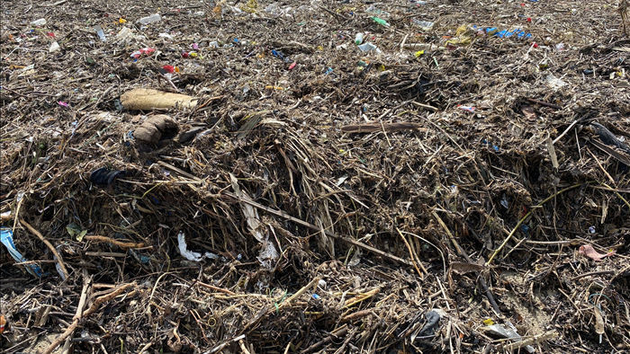 [Ảnh] Hơn 500 tấn rác dạt vào bãi biển Đà Nẵng - Ảnh 9.