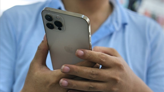 Giá iPhone 12 Pro Max giảm mạnh, phiên bản 2 SIM vẫn cao