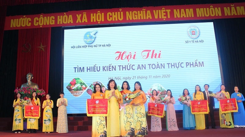 Hội Liên hiệp Phụ nữ quận Tây Hồ giành giải Nhất cuộc thi về An toàn thực phẩm - 2