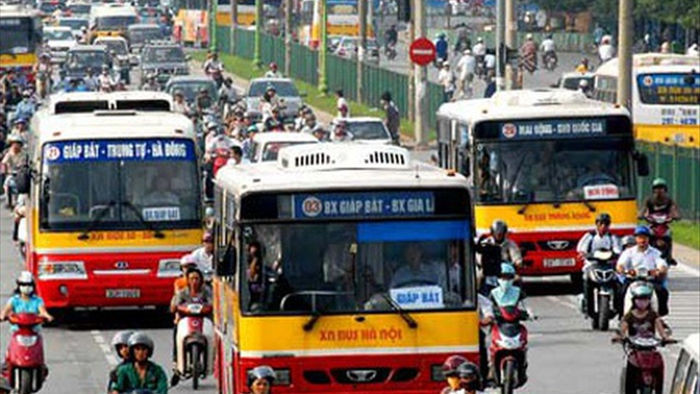 Hà Nội: Khách xe buýt giảm “sốc”, nhiều tuyến nguy cơ dừng chạy vì lỗ nặng - 1