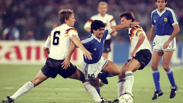 Những khoảnh khắc đáng nhớ trong sự nghiệp của Diego Maradona - 7