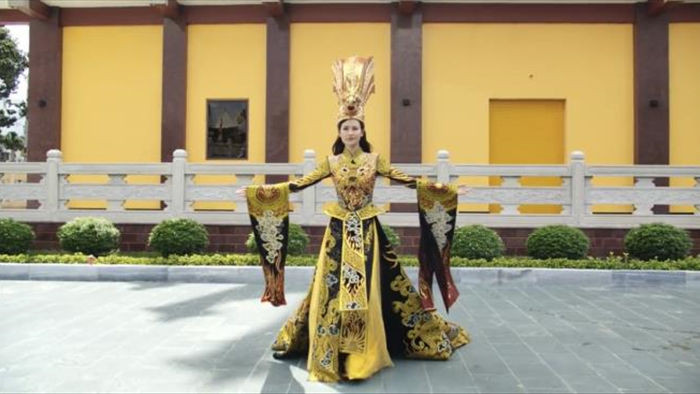  Thái Thị Hoa thắng phần thi Quốc phục tại Miss Earth 2020 - 1