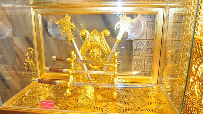 Ngôi nhà dát vàng độc nhất vô nhị giữa lòng Tây Đô - 4 Ngôi nhà dát vàng độc nhất vô nhị giữa lòng Tây Đô - 4