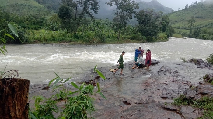 Liên lạc được 36 du khách kẹt trên núi ở Khánh Hòa do mưa lũ