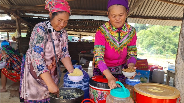 Thưởng thức thắng cố, mèn mén tại chợ phiên người Mông độc đáo ở Đắk Nông - 9 Thưởng thức thắng cố, mèn mén tại chợ phiên người Mông độc đáo ở Đắk Nông - 9