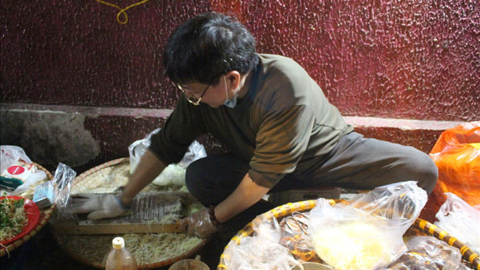 Món nộm vỉa hè có tên độc nhất Hà Nội, công thức được mua bằng cả cây vàng - 5