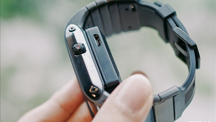 Trên tay Nubia Watch: Smartwatch màn hình uốn dẻo siêu dị không dành cho người bình thường - Ảnh 4. Trên tay Nubia Watch: Smartwatch màn hình uốn dẻo siêu dị không dành cho người bình thường - Ảnh 4.