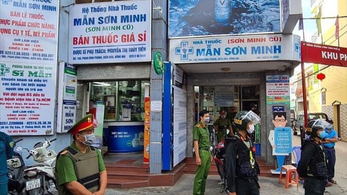 Hàng trăm công an khám xét 3 nhà thuốc tây lớn ở Biên Hòa - 1