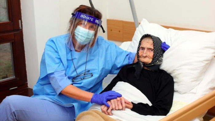 Virus corona đầu hàng trước cụ bà 99 tuổi