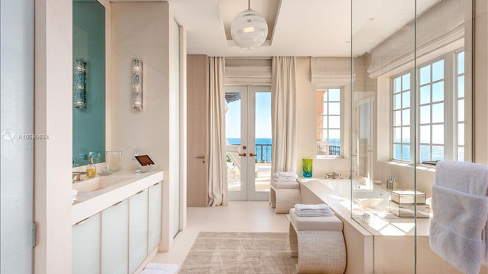 Căn penthouse xa hoa ngắm trọn view biển giá 20 triệu USD của tỷ phú Canada - 11