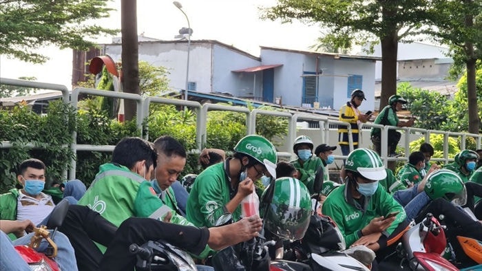 Tại sao Grab tăng giá, Be và Gojek chưa tăng?