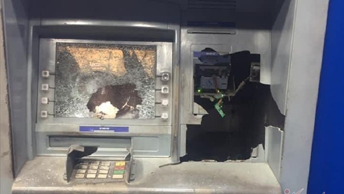 Vác búa đập nát ATM vì rút 11 triệu máy chỉ nhả 5