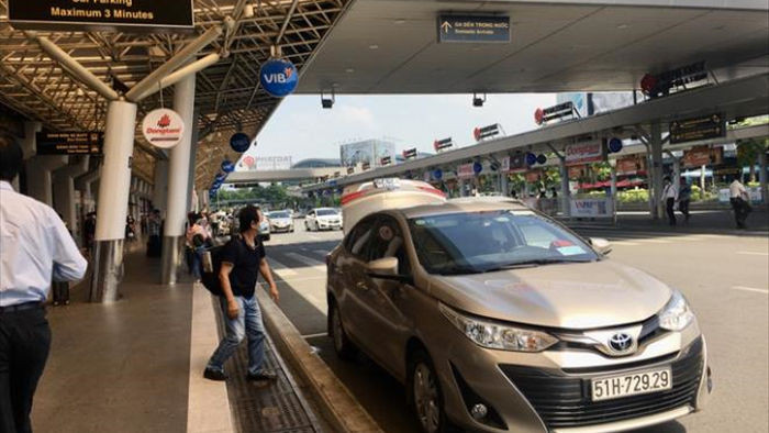 Yêu cầu sân bay Tân Sơn Nhất bố trí làn C cho taxi đón khách - 1