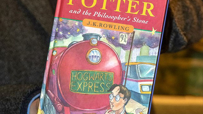 Cuốn Harry Potter bị lãng quên trong nhà kho bất ngờ có giá hơn 1,5 tỷ đồng - 1