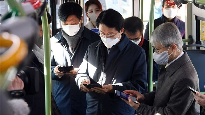 Hàn Quốc trở thành nước đầu tiên cung cấp Wi-Fi xe buýt trên toàn quốc