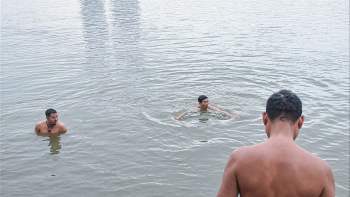 Bãi tắm tiên độc nhất Hà Nội giữa giá rét 12 độ C - 4