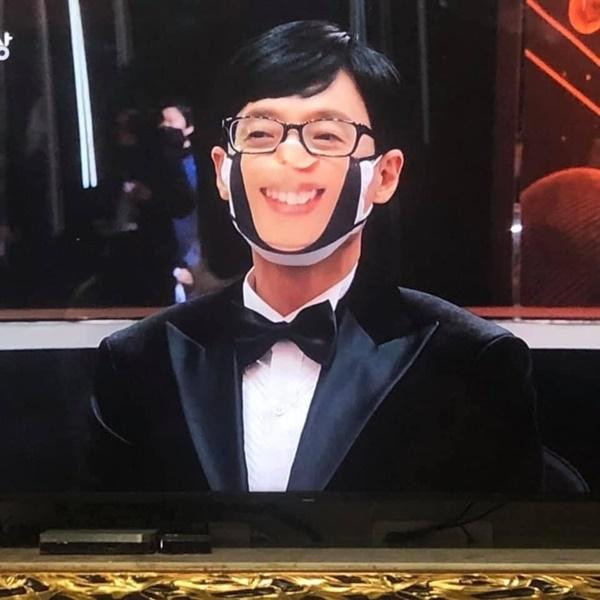 Lễ trao giải SBS tấu hài vì dàn nghệ sĩ đeo khẩu trang không hề giả trân-7