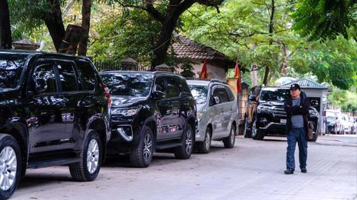 Vỉa hè cải tạo khang trang bị biến thành bãi đỗ xe: Thành ủy Hà Nội lên tiếng - 1