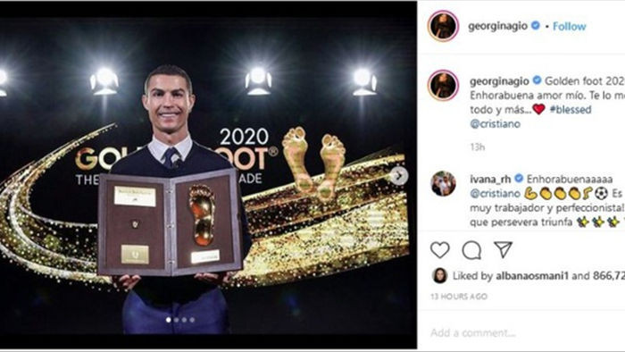 C.Ronaldo được bạn gái xinh đẹp tán thưởng sau khi giành giải Bàn chân vàng - 1