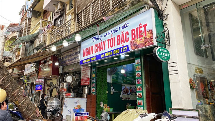 Chóng mặt với ma trận 'hàng quán chính hiệu' ở Hà Nội, không phân biệt nổi thật giả
