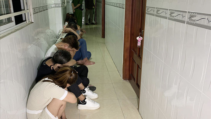 Hàng chục nam nữ 'phê' ma túy trong nhà nghỉ ở An Giang