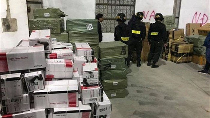 Đình chỉ hàng loạt cán bộ hải quan Quảng Ninh sau vụ bắt cả nhà buôn lậu - 1