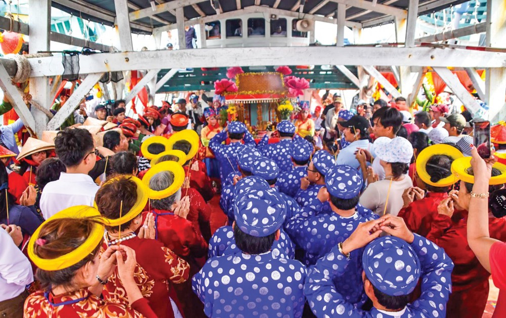 Lễ hội nghinh Ông Sông Đốc, Cà Mau. Ảnh: Lê Chí