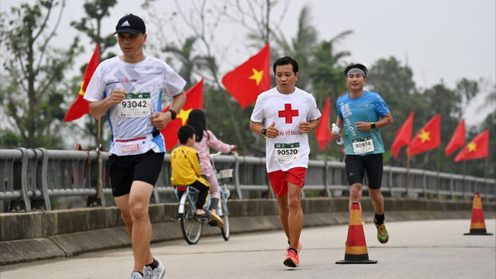 Ông Đoàn Ngọc Hải chinh phục đường chạy 42km tại Huế - 1