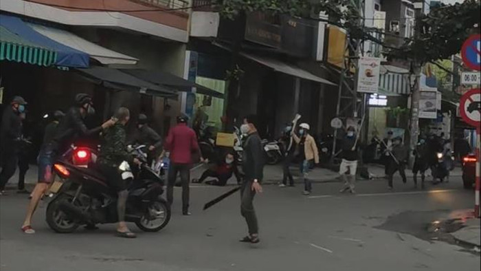 2 nhóm giang hồ nổ súng hỗn chiến giữa trung tâm Đà Nẵng - 1