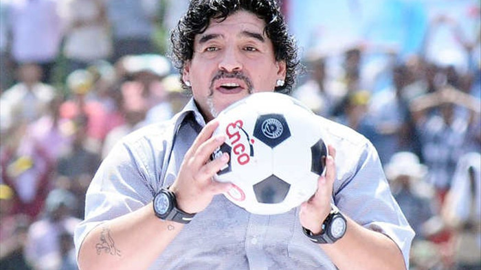 Nữ cầu thủ bất ngờ tự nhận là con rơi của Maradona - 2