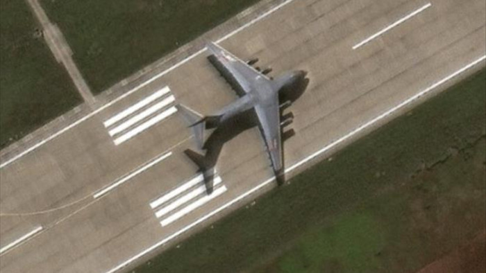 SCMP: Trung Quốc đưa máy bay siêu vận tải Y-20 ra đá Chữ Thập - 1