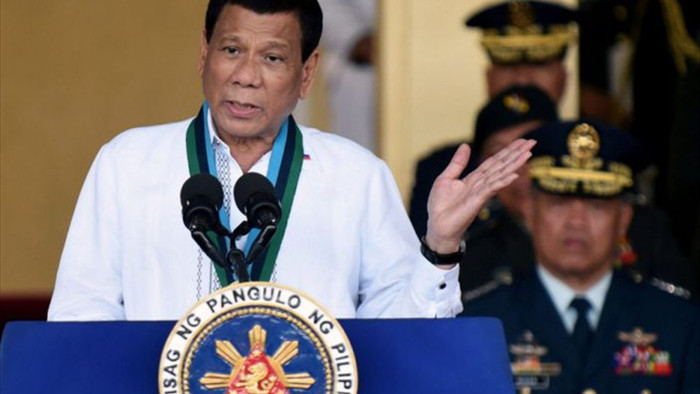 Tổng thống Duterte ngăn quốc hội điều tra việc vệ sĩ dùng vắc xin lậu - 1