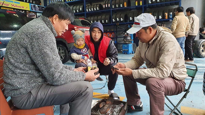 Rét 'cắt da cắt thịt', người dân ở Nghệ An đốt lửa chống chọi