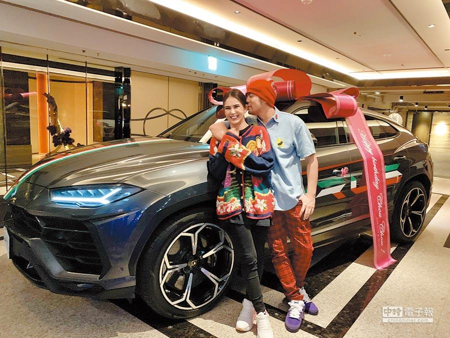 Con gái Châu Kiệt Luân gây sốt khi check-in siêu xe 70 tỷ-7