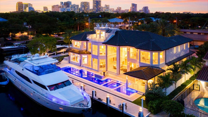 Giới siêu giàu vung tiền mua biệt thự có chỗ đậu du thuyền, chuyên cơ - 2