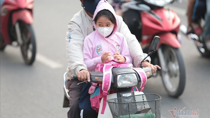 Người Sài Gòn co ro trong tiết trời lạnh 19 độ