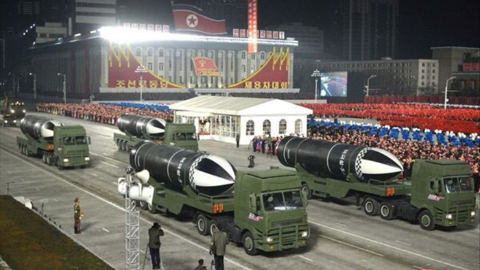 Triều Tiên phô diễn tên lửa đạn đạo mới sau đại hội đảng