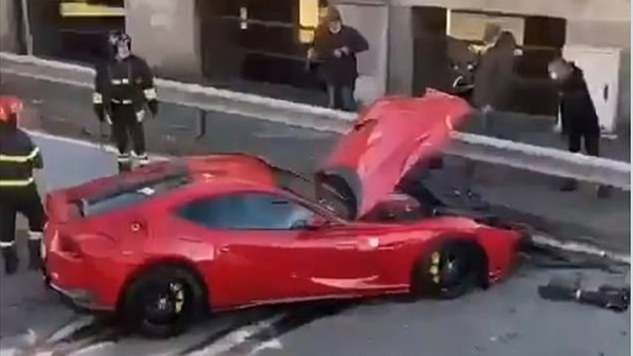 Giao chìa khóa cho thợ rửa xe, chủ siêu xe Ferrari nhận cái kết đắng - 1