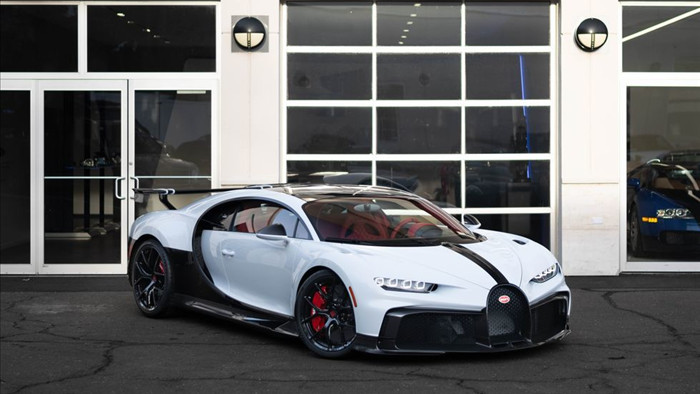 Ngắm chiếc Bugatti Chiron Pur Sport giá 3,6 triệu USD đầu tiên tại Mỹ
