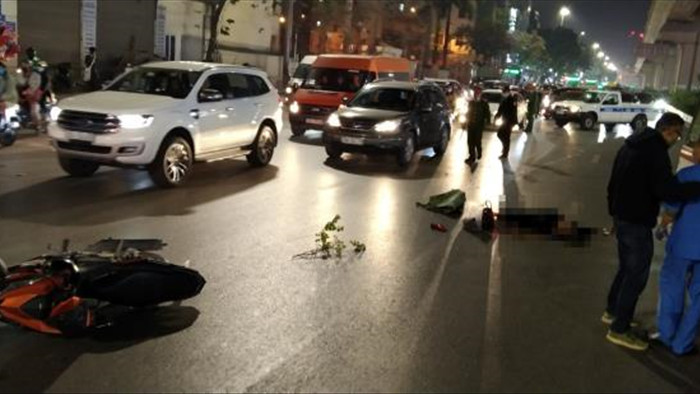 Tạm giữ nam thanh niên lái xe máy tông chết 2 người đi bộ ở Hà Nội - 1