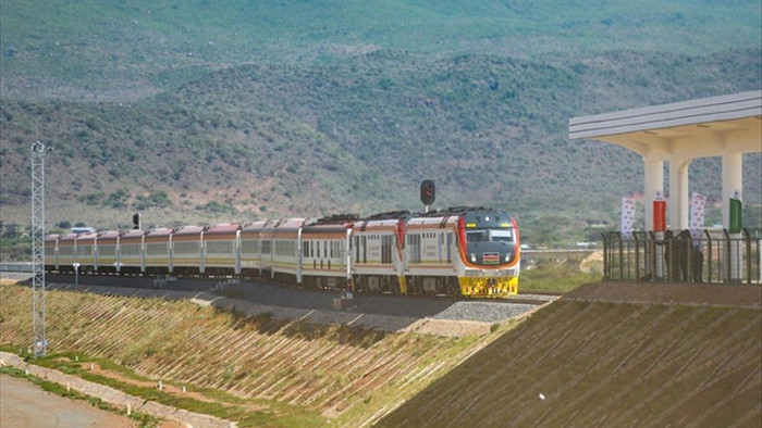 Quốc gia châu Phi oằn mình trả nợ dự án đường sắt hợp tác với Trung Quốc - 1