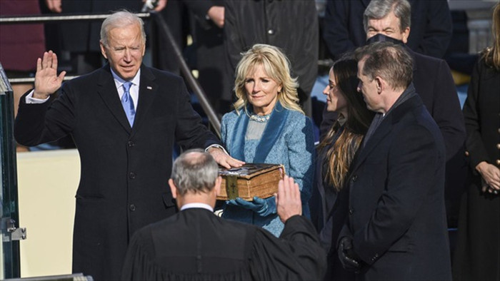 Nhiều nghị sĩ Mỹ mặc áo chống đạn dự lễ nhậm chức của ông Biden - 1