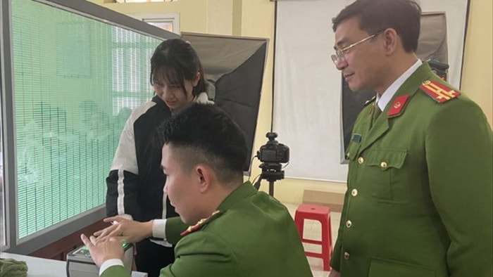 Tăng thời gian nhận hồ sơ cấp thẻ Căn cước công dân gắn chip vào buổi tối - 1 Tăng thời gian nhận hồ sơ cấp thẻ Căn cước công dân gắn chip vào buổi tối - 1