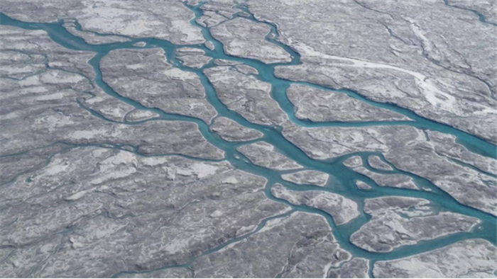 Giải mã bí ẩn về vùng tối đang mở rộng của băng ở Greenland - 1