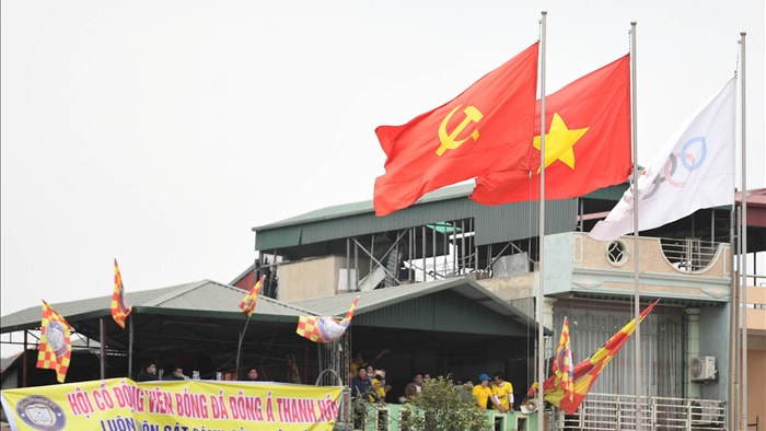 Cấm khán giả, sân Thanh Hóa vẫn tràn ngập tiếng cổ vũ bằng cách không tưởng - 2 Cấm khán giả, sân Thanh Hóa vẫn tràn ngập tiếng cổ vũ bằng cách không tưởng - 2