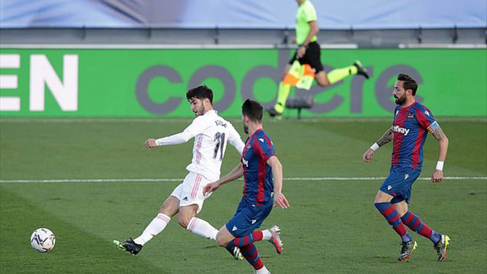 Nhận thẻ đỏ sớm, Real Madrid thua cay đắng trước Levante - 2