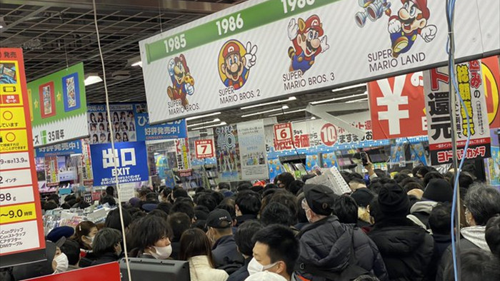 Bất chấp Covid-19, game thủ Nhật vẫn chen nhau đi mua PS5 - Ảnh 3.