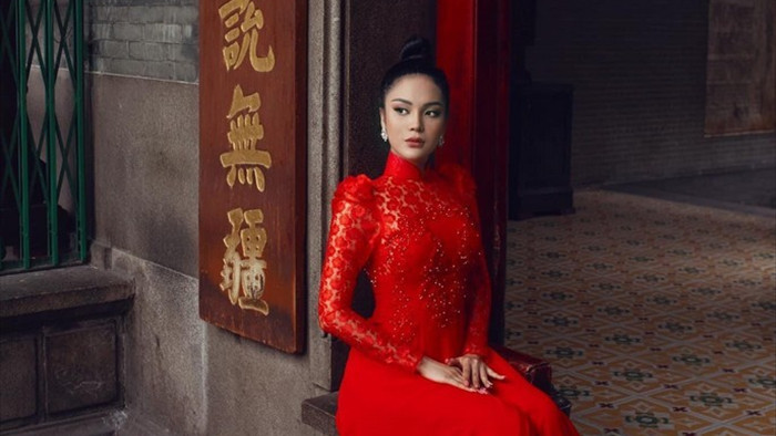 'Ngọc nữ Bolero’ Lily Chen diện áo dài cách tân